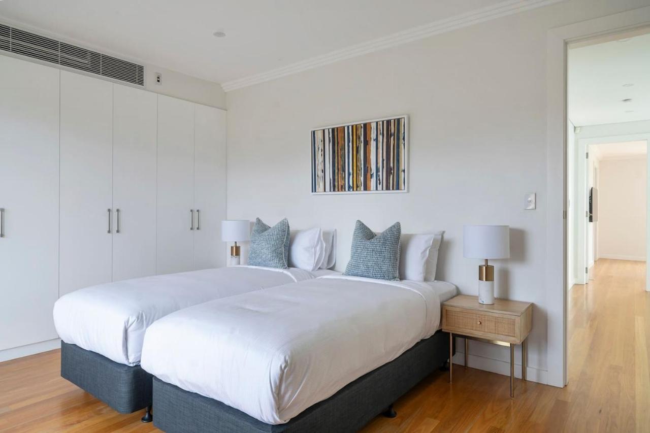 'starlight' A Slice Of The Hollywood Hills In Bexley * Sydney