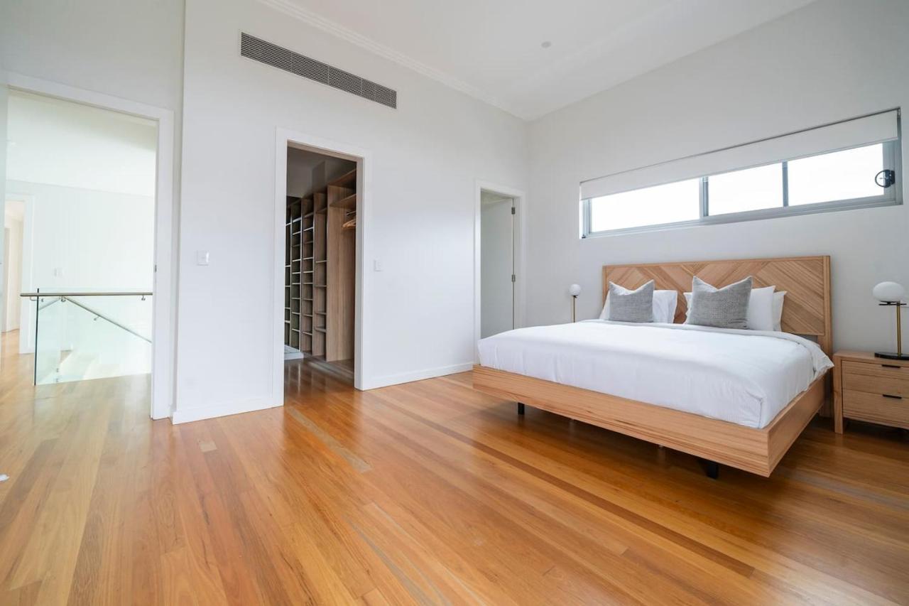Villa 'starlight' A Slice Of The Hollywood Hills In Bexley *