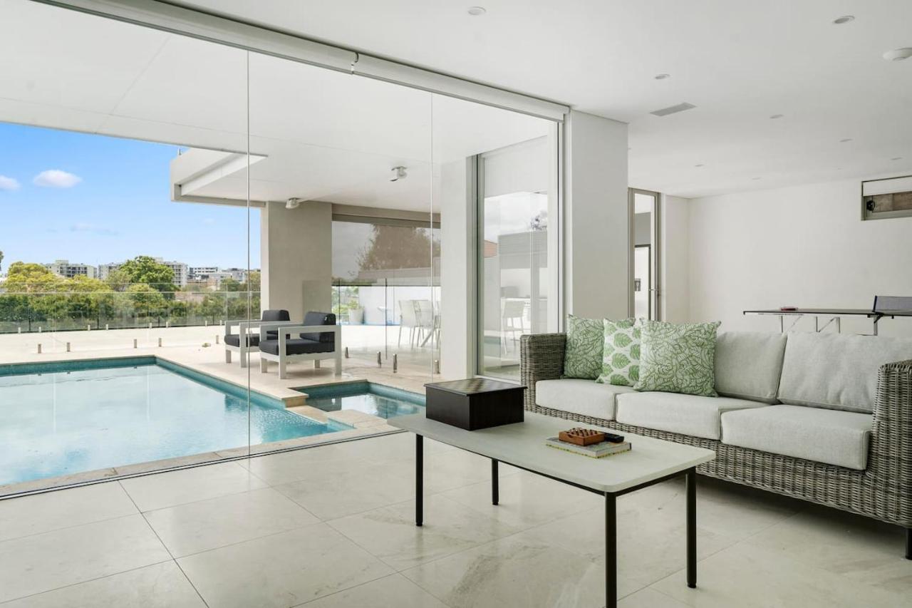 'starlight' A Slice Of The Hollywood Hills In Bexley Sydney