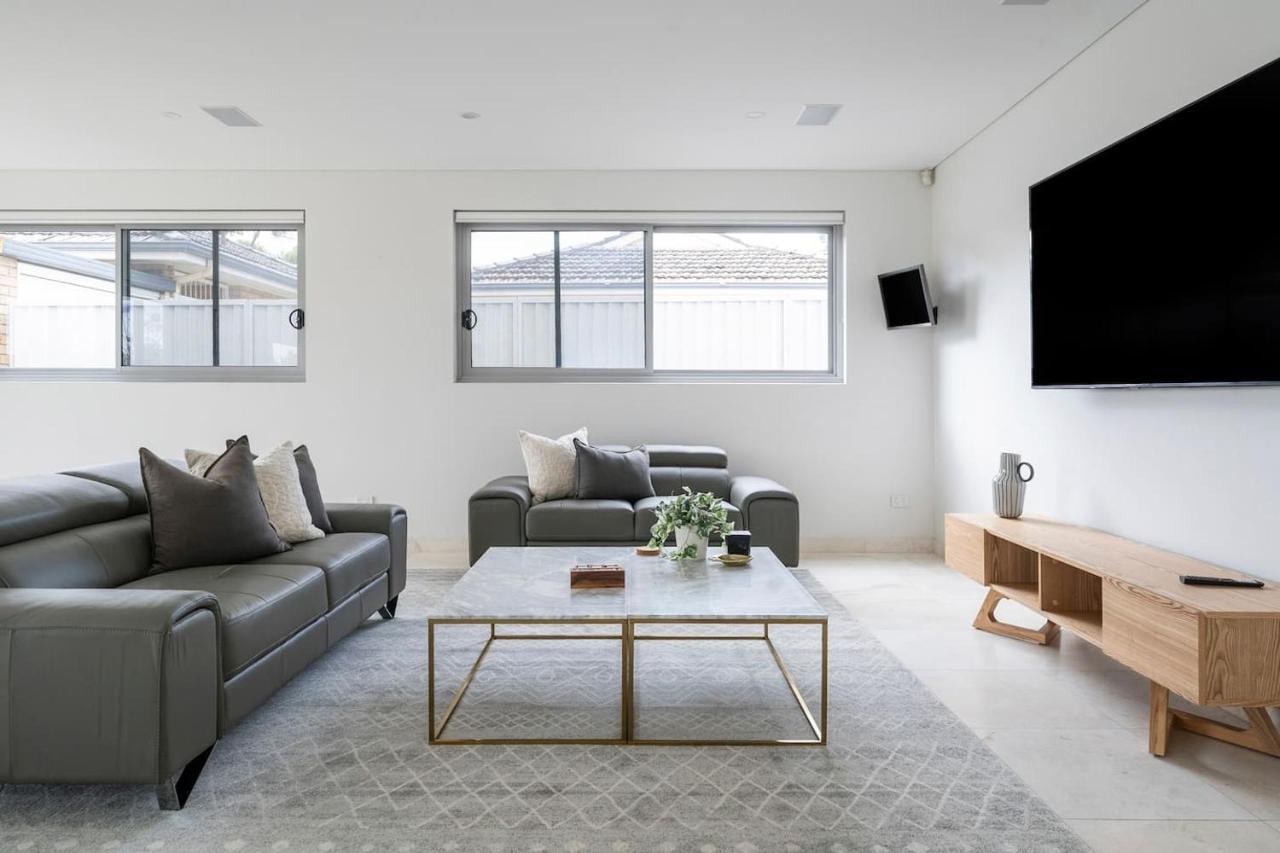 Villa 'starlight' A Slice Of The Hollywood Hills In Bexley *