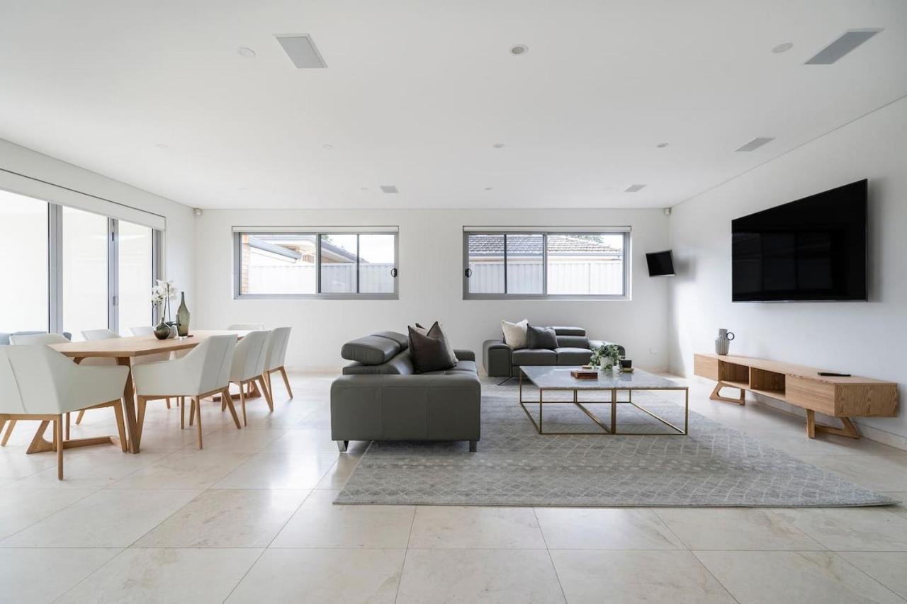 Villa 'starlight' A Slice Of The Hollywood Hills In Bexley *