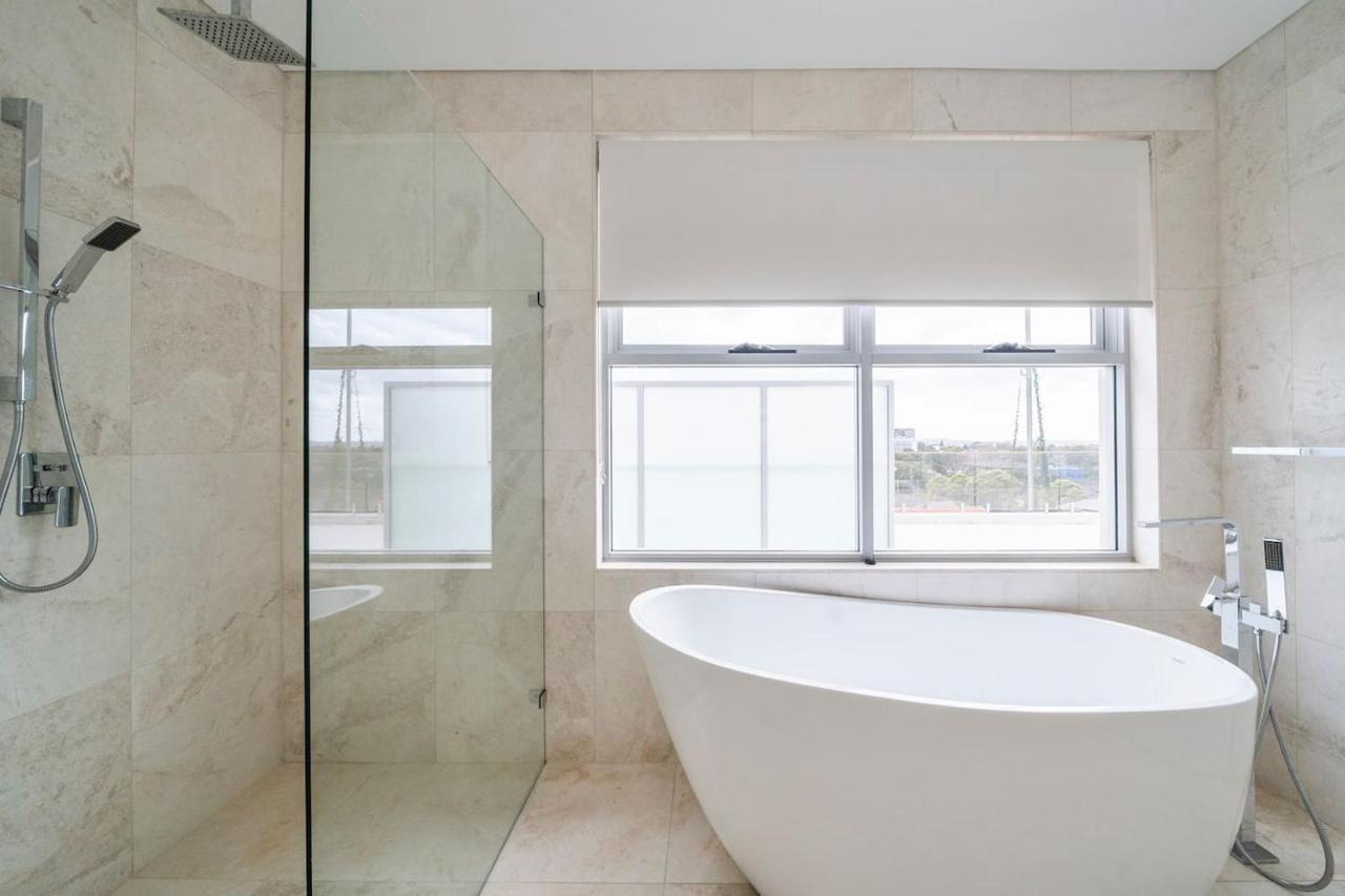 'starlight' A Slice Of The Hollywood Hills In Bexley Villa *