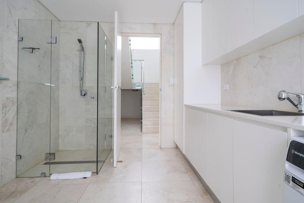 Villa 'starlight' A Slice Of The Hollywood Hills In Bexley *