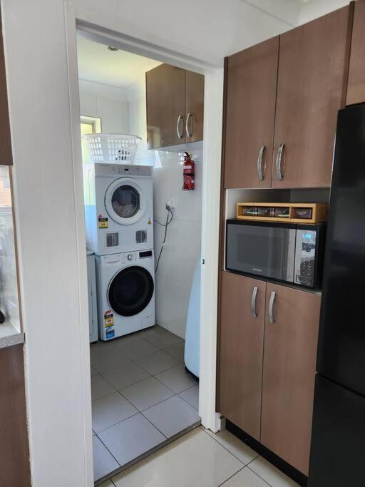 Apartment Chic Boutique 2br Walk To Station W/ Parking *