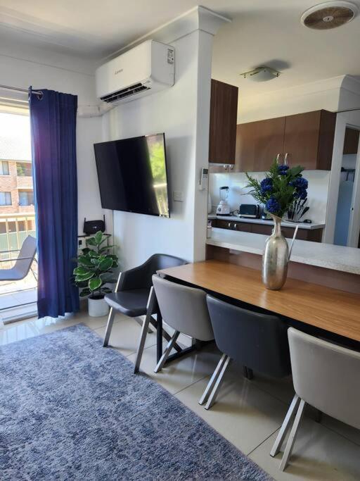 Apartment Chic Boutique 2br Walk To Station W/ Parking *
