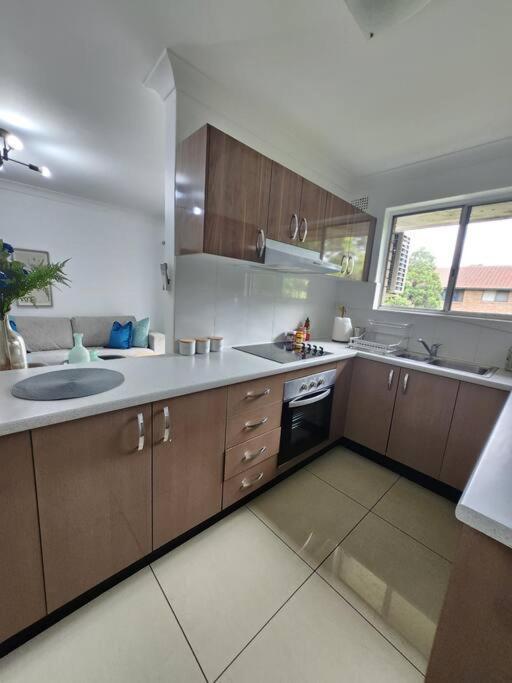 Chic Boutique 2br Walk To Station W/ Parking *