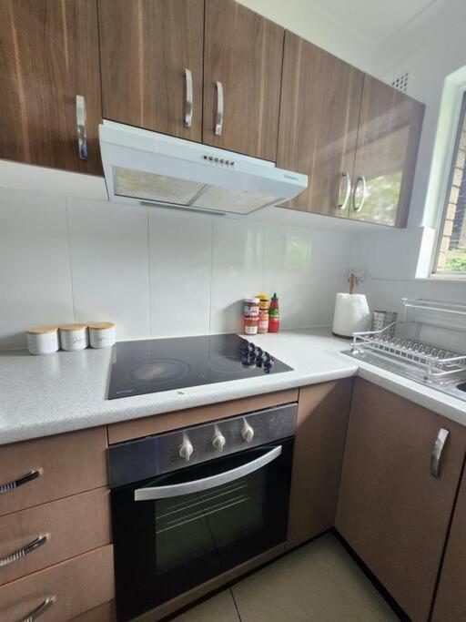 Chic Boutique 2br Walk To Station W/ Parking Apartment