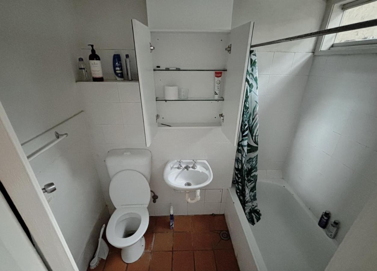 2 Bedrooms Terrace House Sydney