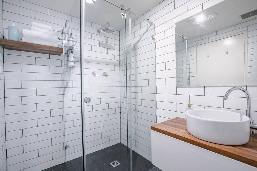 Crows Nest Gem - With Parking Apartment *