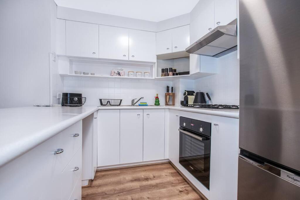 Crows Nest Gem - With Parking Apartment *