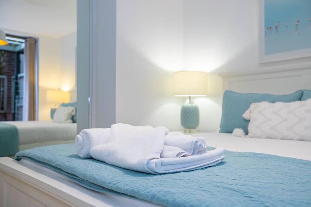 Crows Nest Gem - With Parking Apartment Sydney