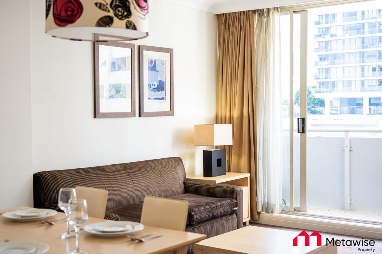 Metawise Chatswood 1bed Next To Station Apartment