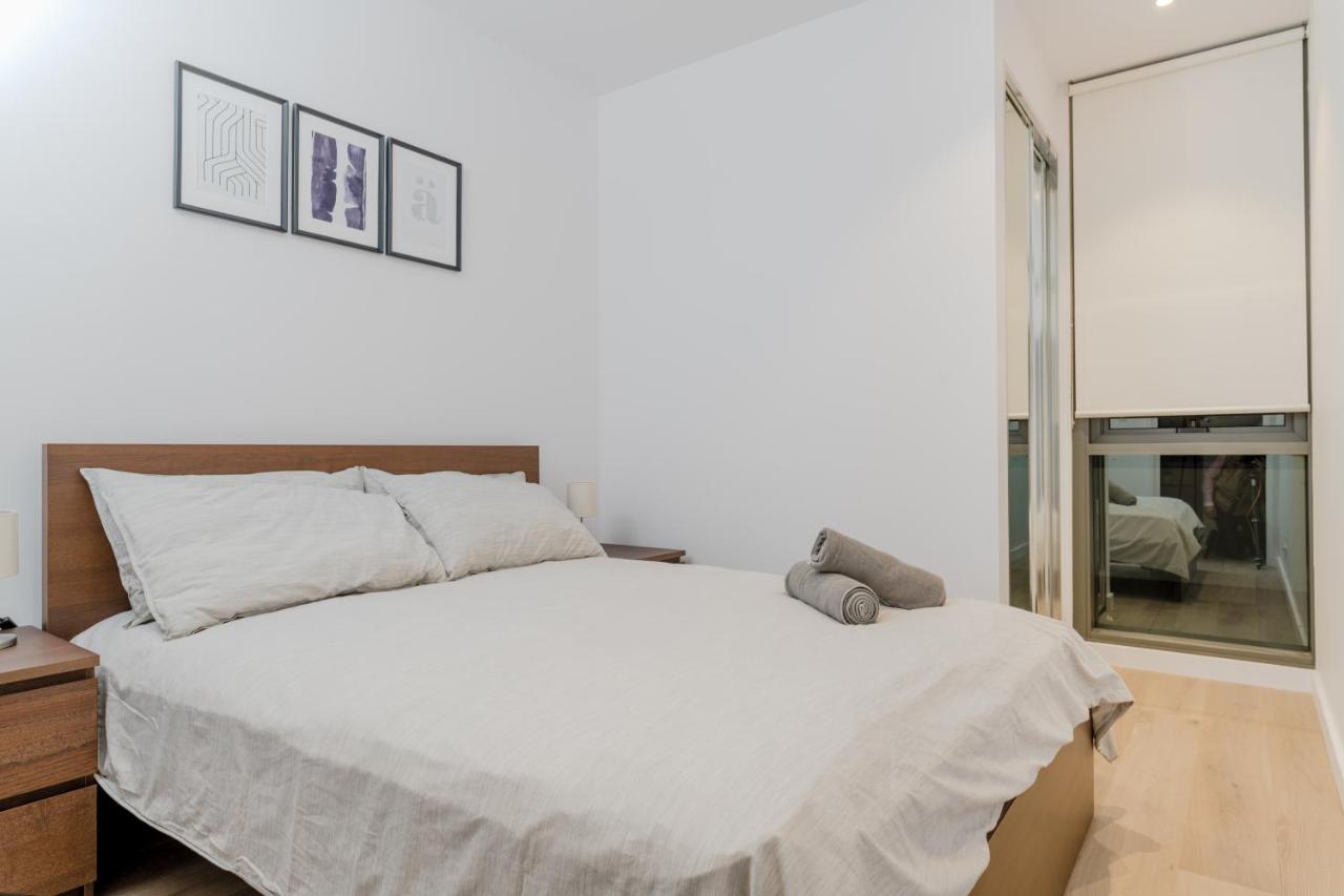 Modern 2 Bedroom Darling Square *