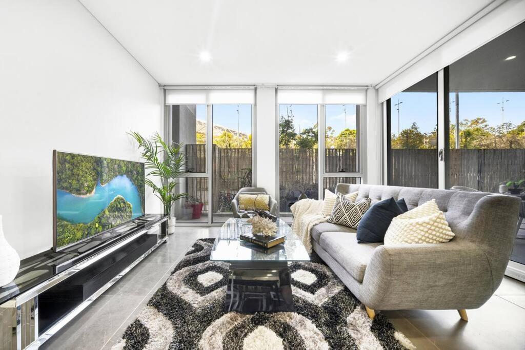 Steps From Olympic Park - Spacious 3-bedroom Sydney
