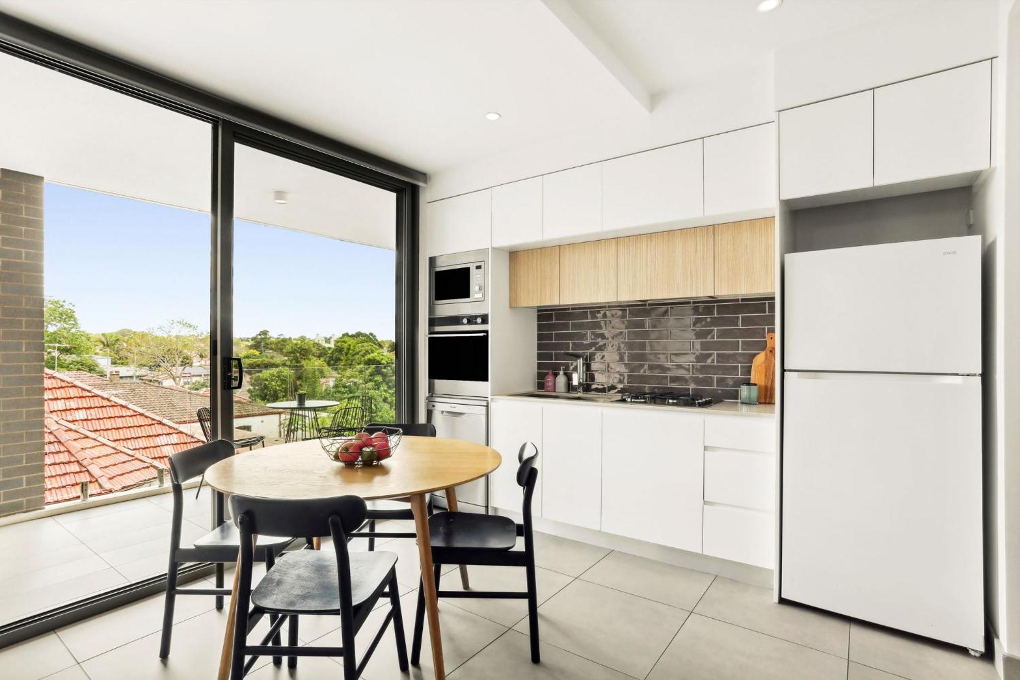 Modern 2bd In Trendy Inner West Apartment