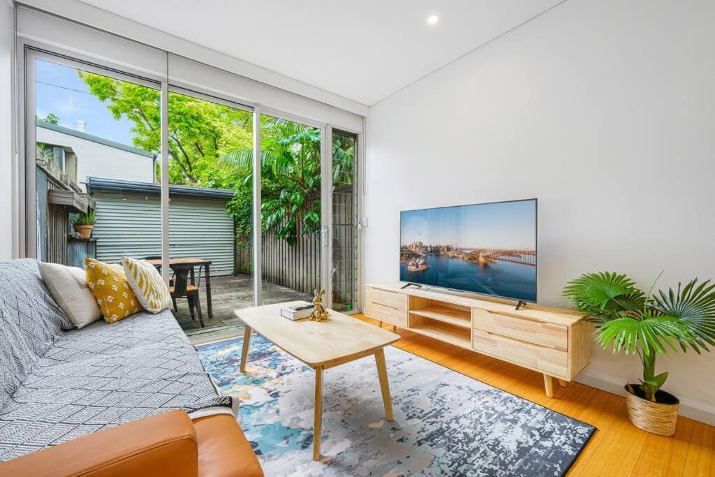 Camperdown 3br Near Parkshospitaltrainshopping Villa Sydney