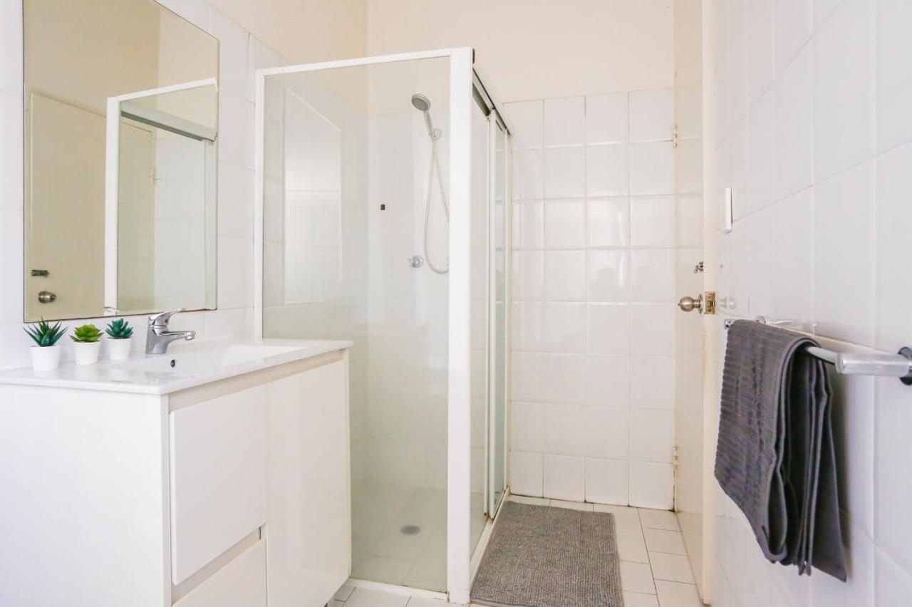 Apartment Cozy 2 Bedroom Chippendale Ii *