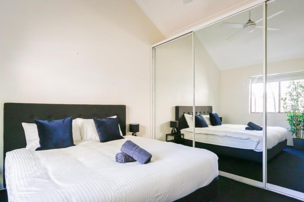 Cozy 2 Bedroom Chippendale Ii *