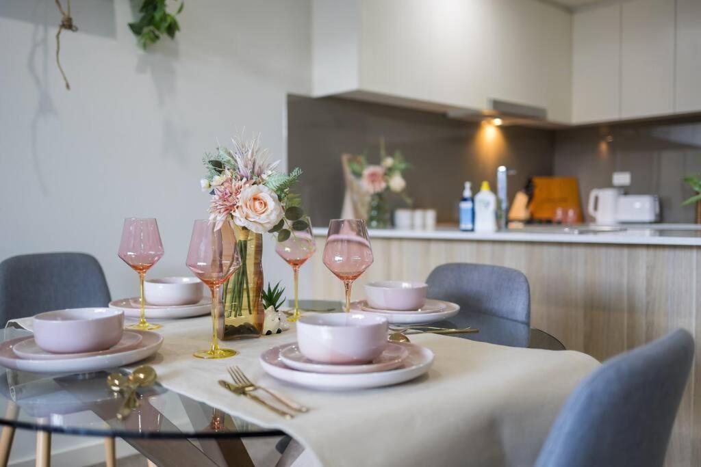 Stylish In Parramatta Apartment *