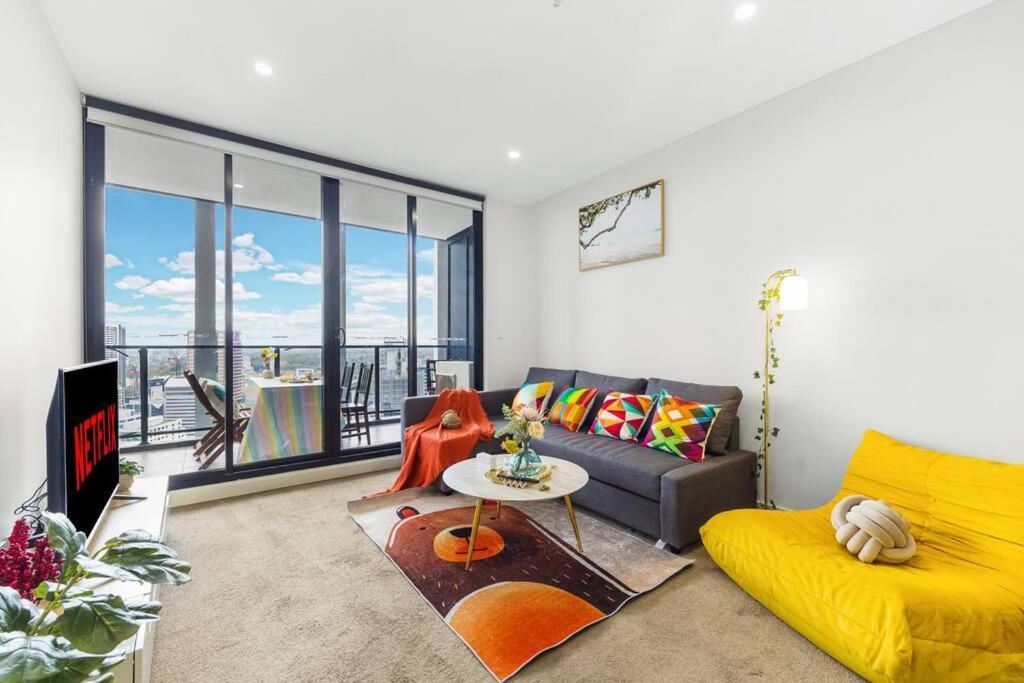 Sky-city 3 Min To Train & Shopping& Everything Apartamento