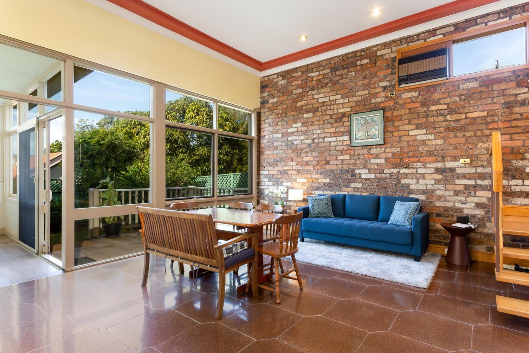 Spacious 3-bed Mid Century Near Cbd