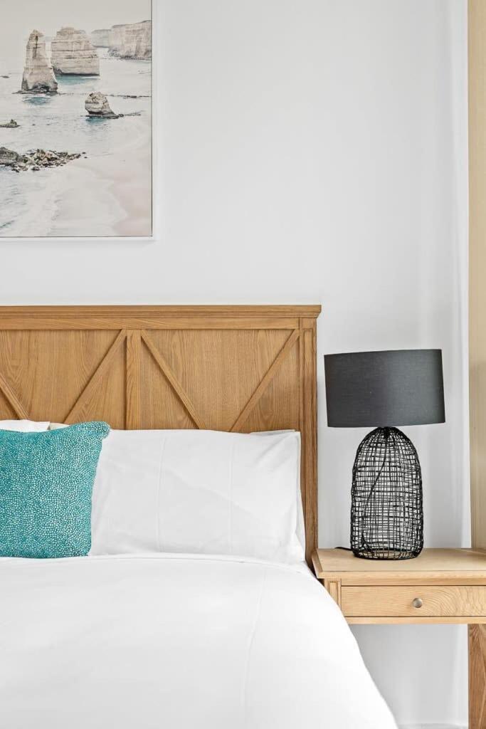 2br In Strathfield Sleeps 6 *