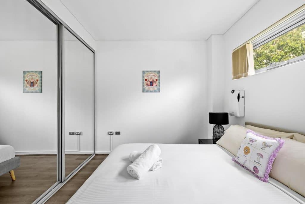2br In Strathfield Sleeps 6 *