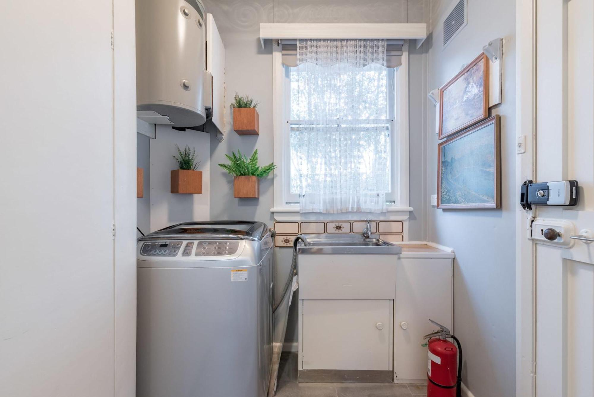 1 Private Single In Carramar 1 * Sydney