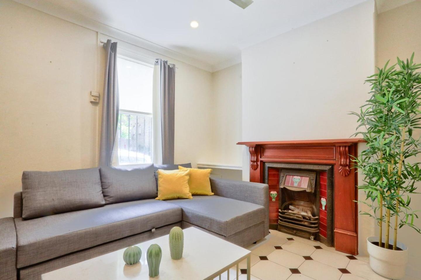 Bahay bakasyunan Affordable 3 Bedroom House Darlinghurst With 2 E-bikes Included *