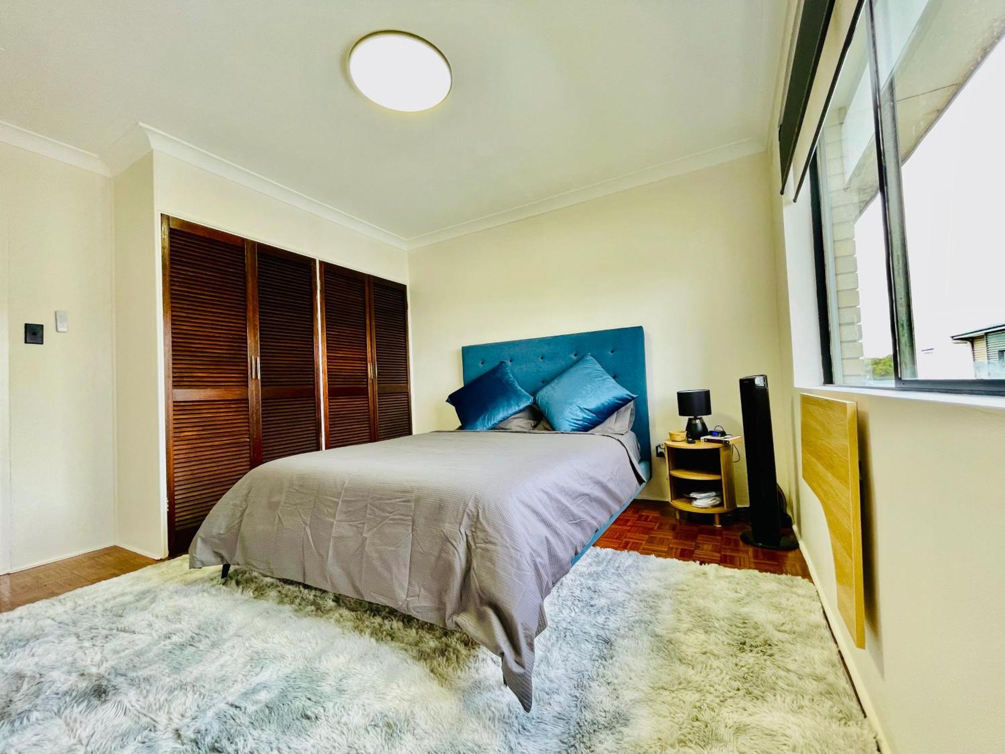 Private View 1 Bed With Parking Apartment *