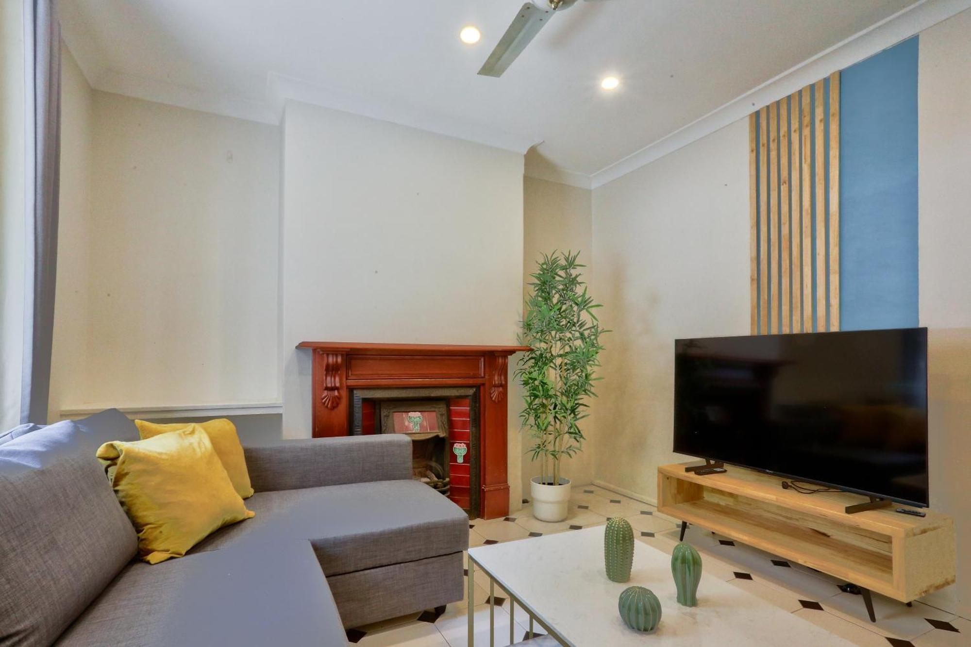 Bahay bakasyunan Affordable 3 Bedroom House Darlinghurst With 2 E-bikes Included *