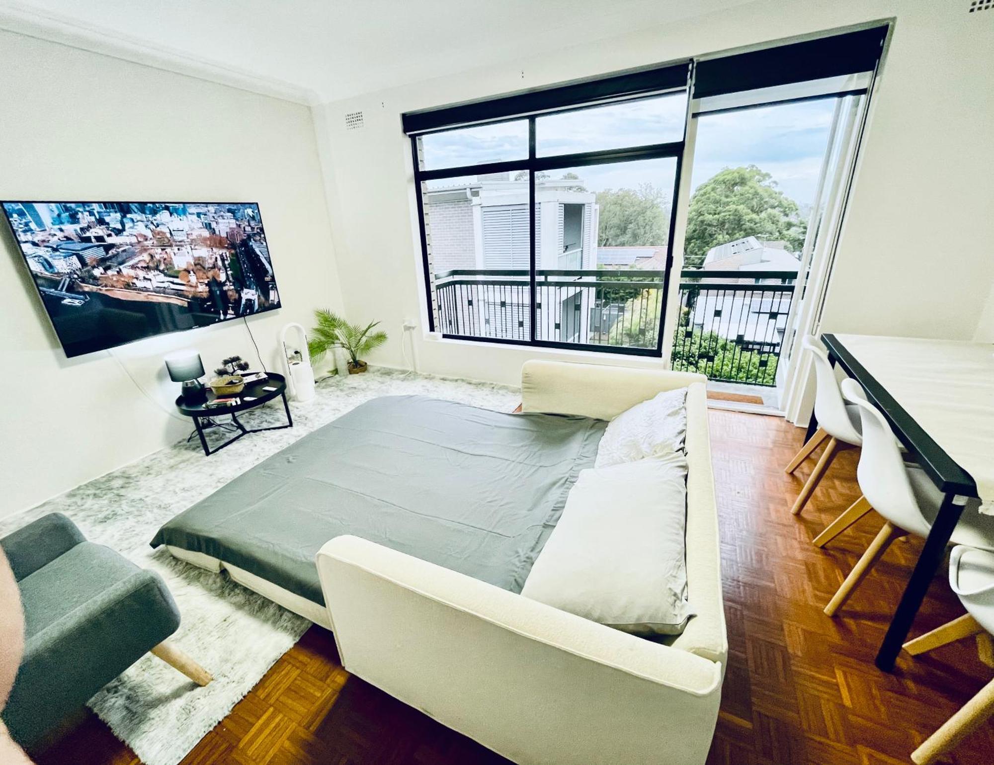 Private View 1 Bed With Parking Sydney