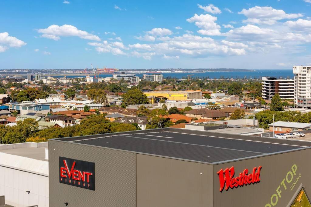 Apartment Sky-view 2b2b1g In Hurstville -1 Min To Westfield *