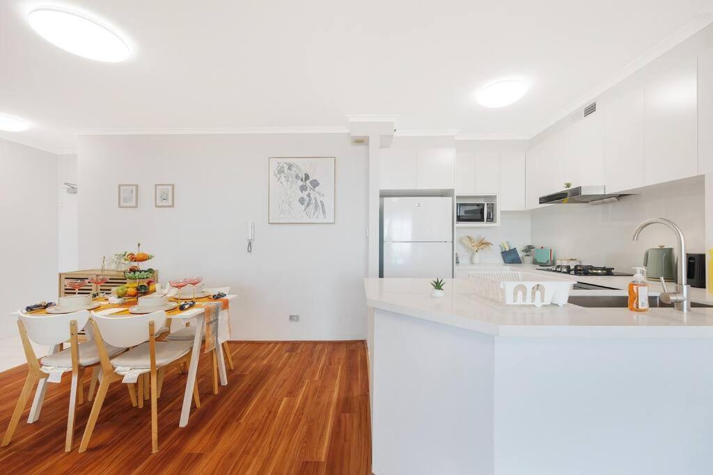 Sky-view 2b2b1g In Hurstville -1 Min To Westfield *