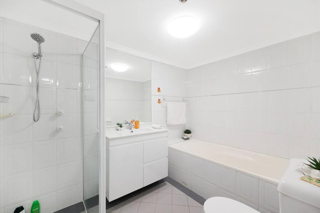 Sky-view 2b2b1g In Hurstville -1 Min To Westfield Apartment *