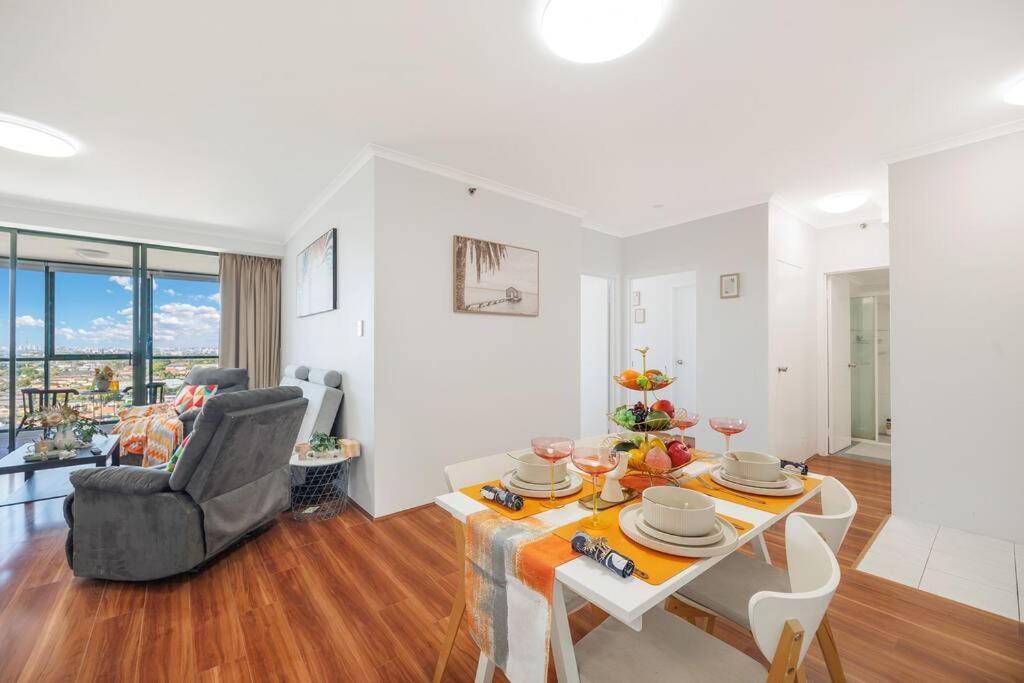 Sky-view 2b2b1g In Hurstville -1 Min To Westfield Apartment
