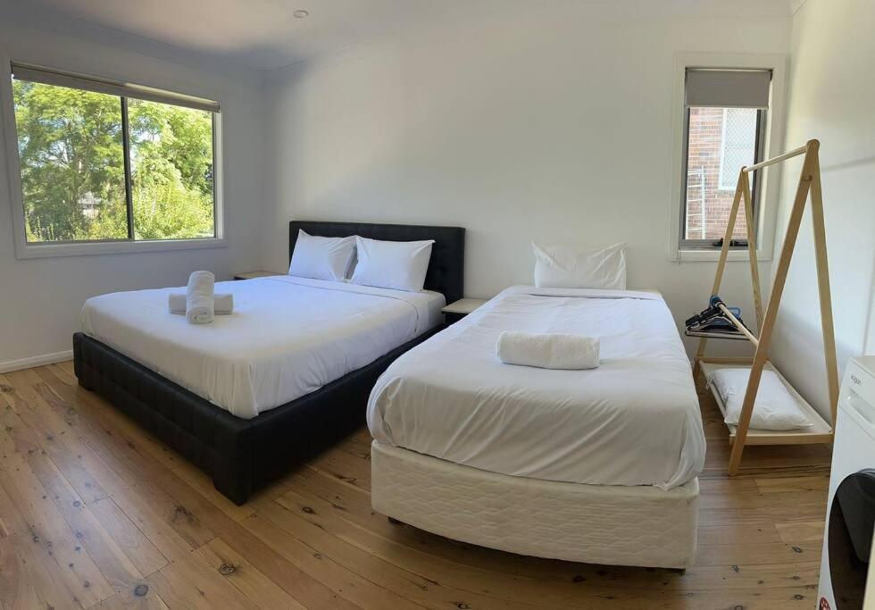 Private House Unit In Dundas Valley