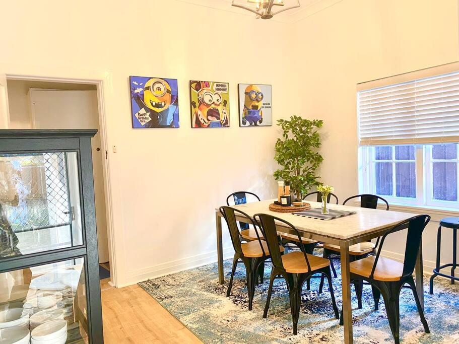 Casa de férias Lux 4br Straithfield House Close 2 Airport/city Sidney