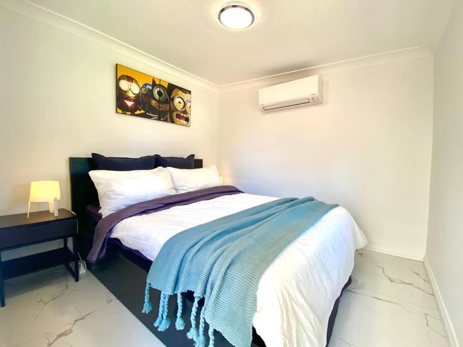 Casa de férias Lux 4br Straithfield House Close 2 Airport/city Sidney