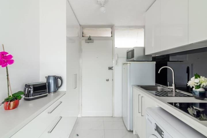With Stunning Views Free Parking Apartment Sydney