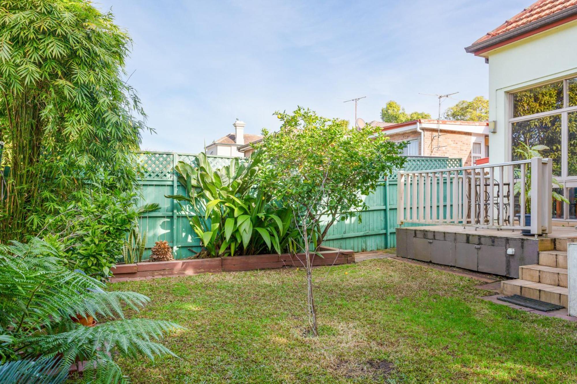 Spacious 3-bed Mid Century Near Cbd Holiday home *