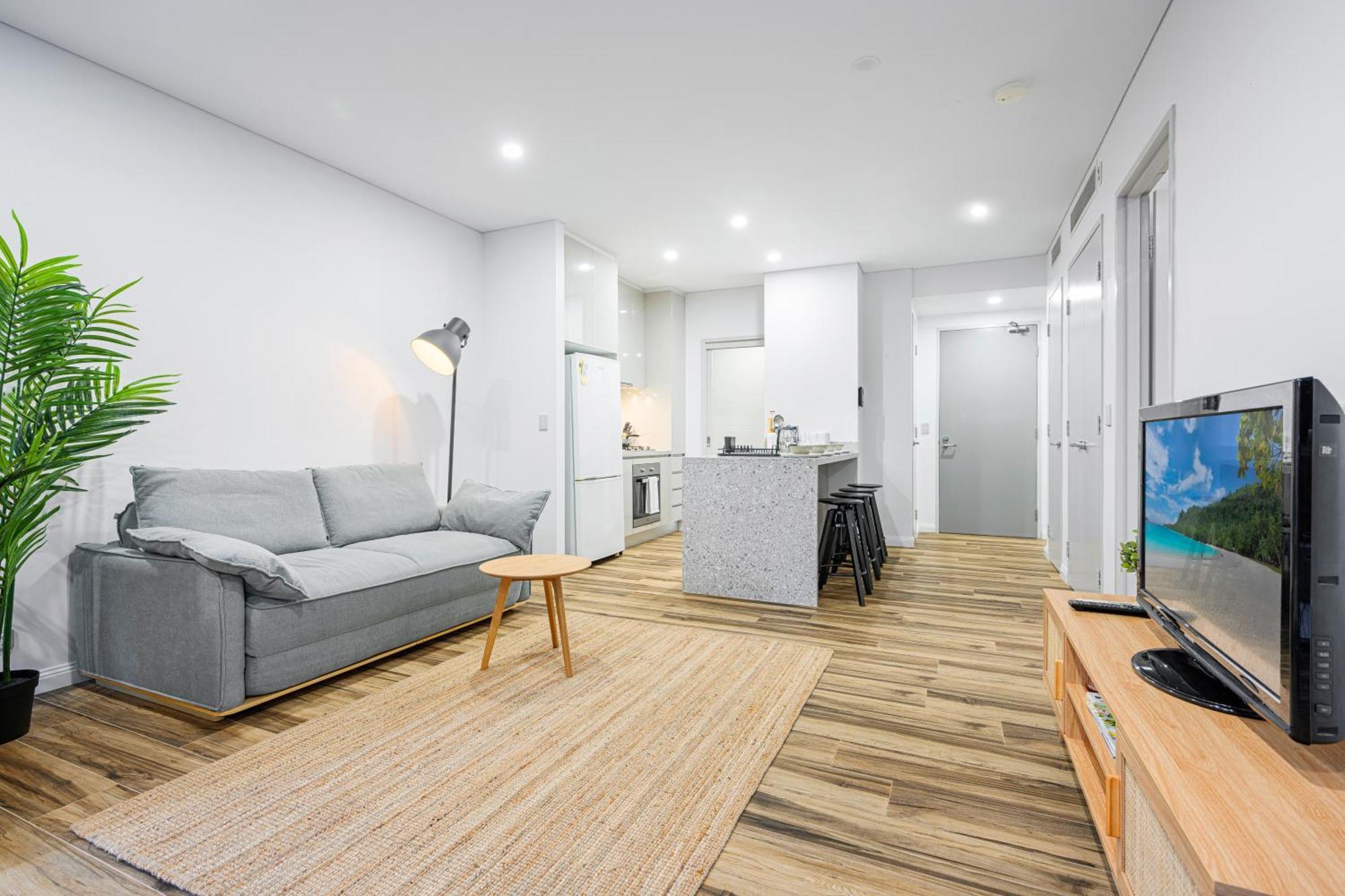 Zetland Near Shops & Train With Gym&pool For 6ppl Apartment Sydney