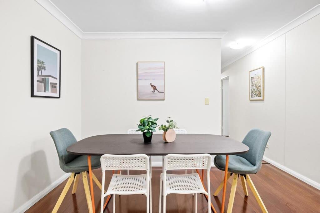 2 Bedrooms Apt In Burwood 4min To Train Sleep 6 * Sydney