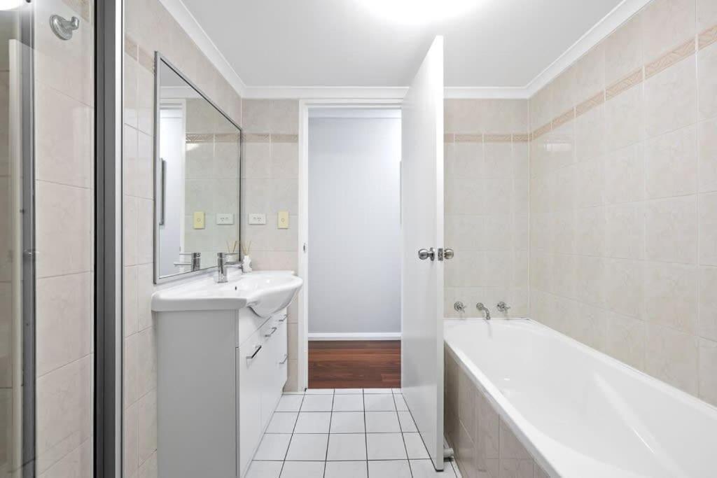 2 Bedrooms Apt In Burwood 4min To Train Sleep 6 Apartment