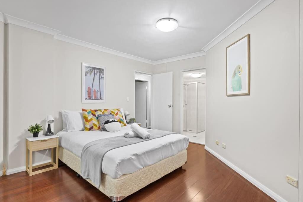 Apartment 2 Bedrooms Apt In Burwood 4min To Train Sleep 6 *