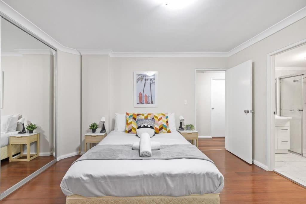 2 Bedrooms Apt In Burwood 4min To Train Sleep 6 * Sydney