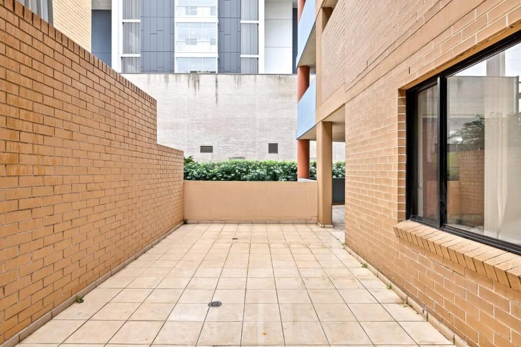 2 Bedrooms Apt In Burwood 4min To Train Sleep 6