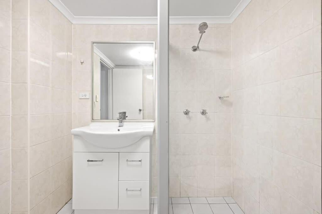 2 Bedrooms Apt In Burwood 4min To Train Sleep 6 Apartment *