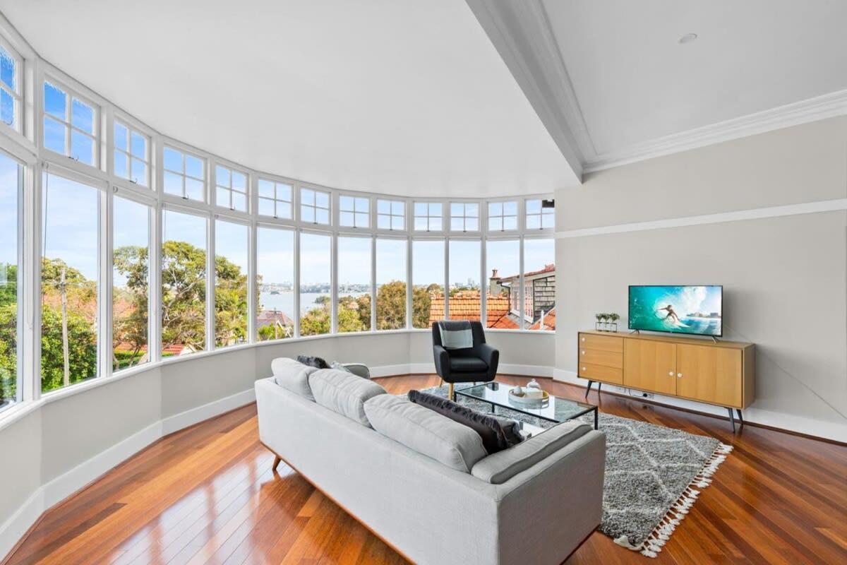 Huge Harbour View In Historic Sydney