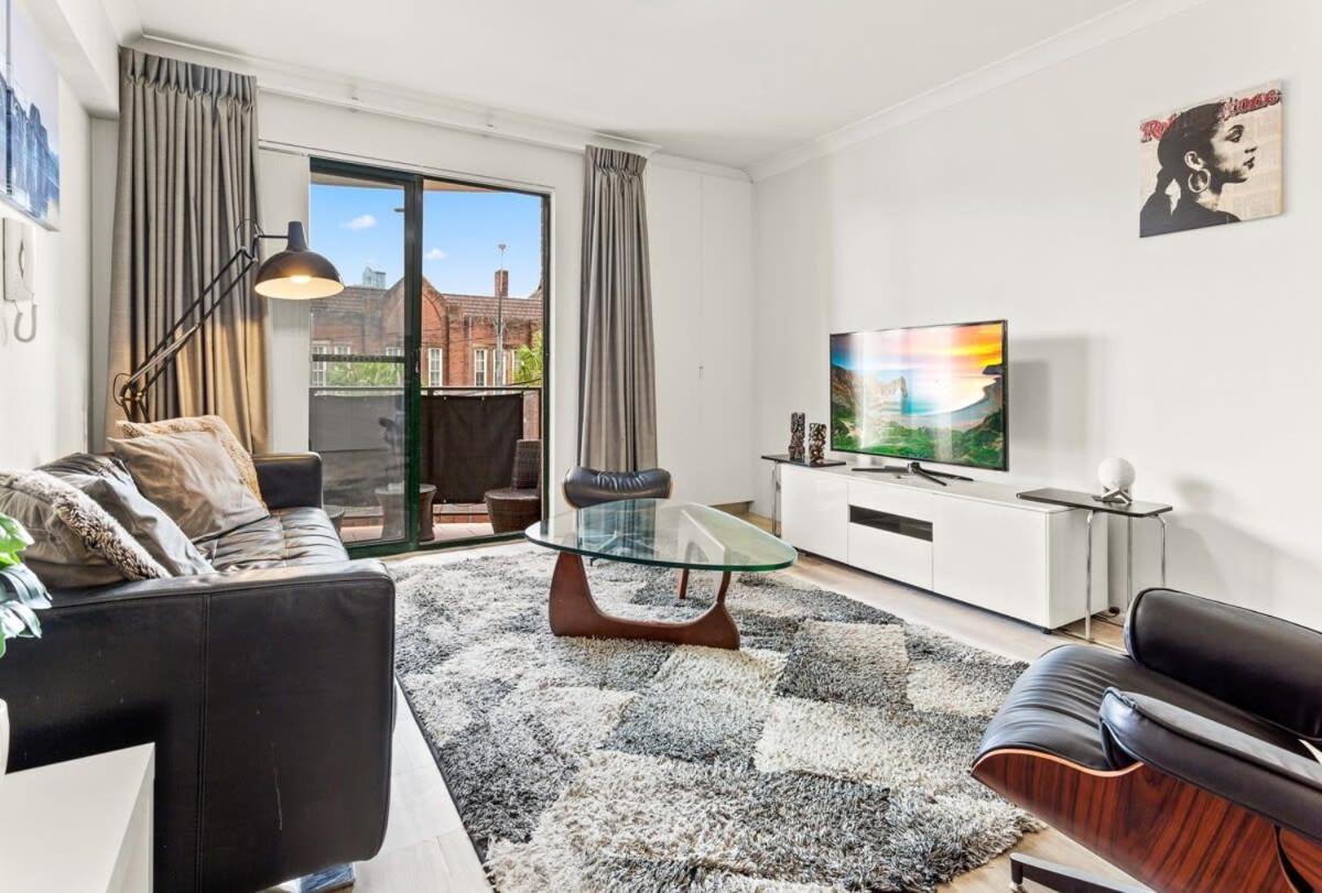 Classy 2-bed By Prince Alfred Park * Sydney